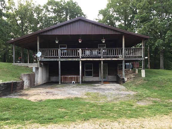 Covered deck/ hot tub below