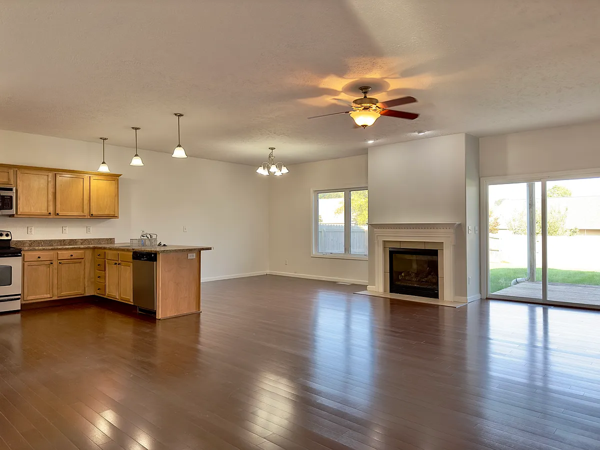 Building Photo - 4402 University Dr