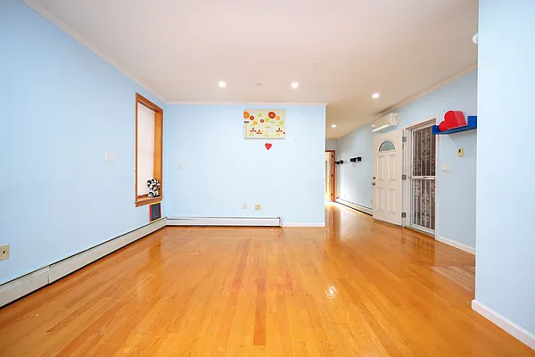 Sold by Remax Edge | media 5
