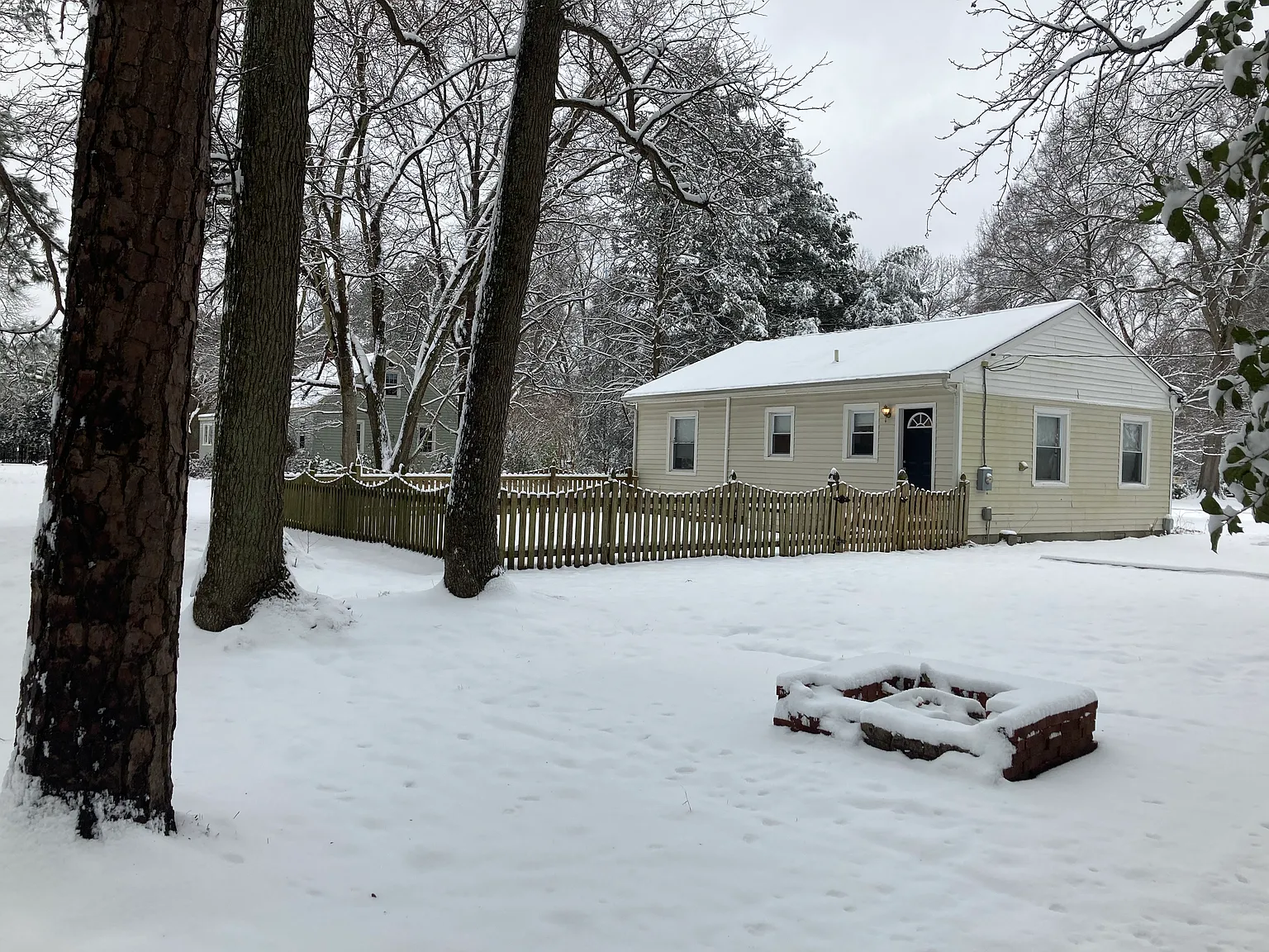 8390 Dell Ray Dr — Photo 2