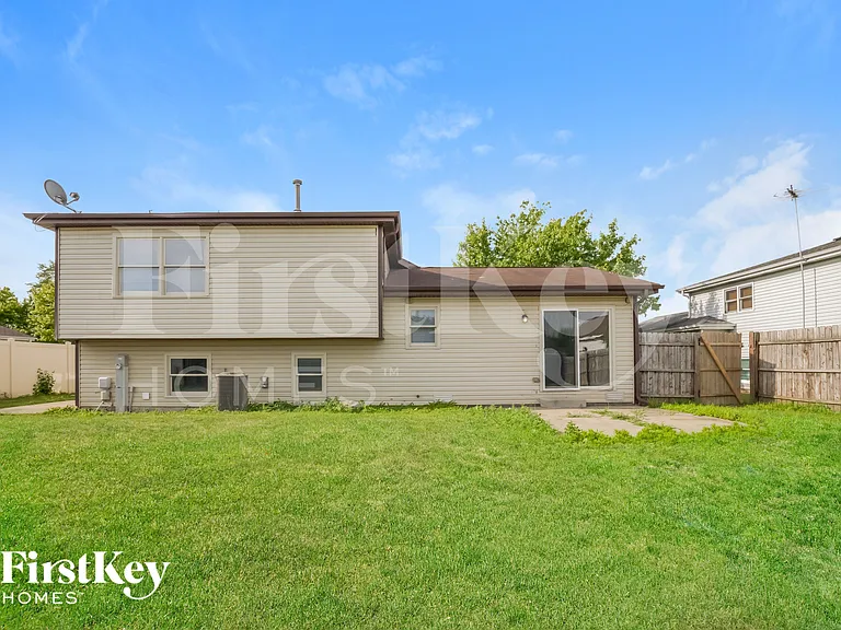 2416 Waterford Dr — Photo 14