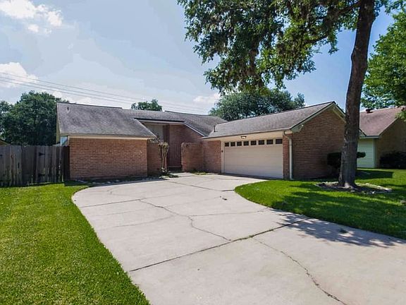 2nd image of 1311 Pinecroft Dr
