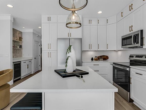 3rd image of 2138 W Chestnut St