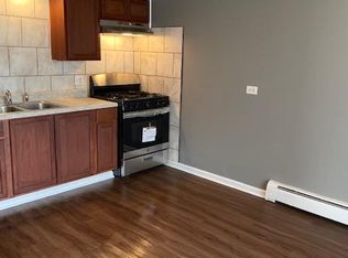 411 S Cass Ave APT 1A, Westmont, IL 60559