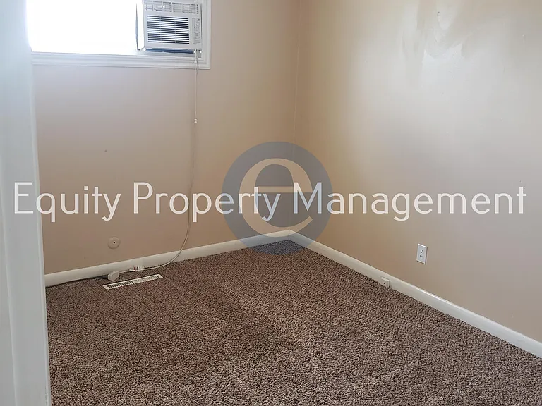 10675 S 700 E — Photo 4