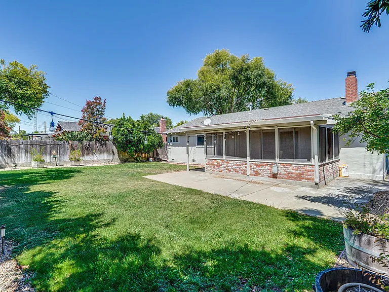1572 Tobias Dr — Photo 29
