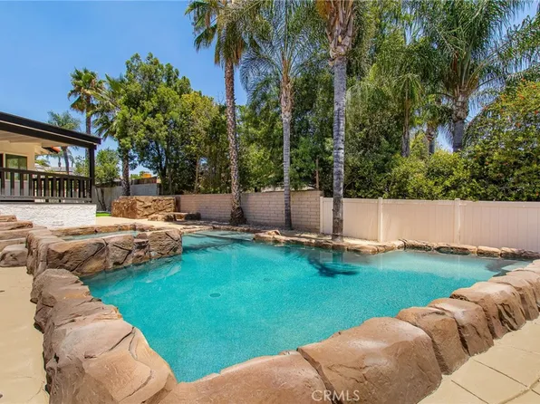 23584 Brook Dr, Canyon Lake, CA 92587
