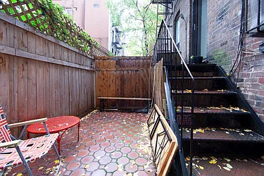 Rented by R New York