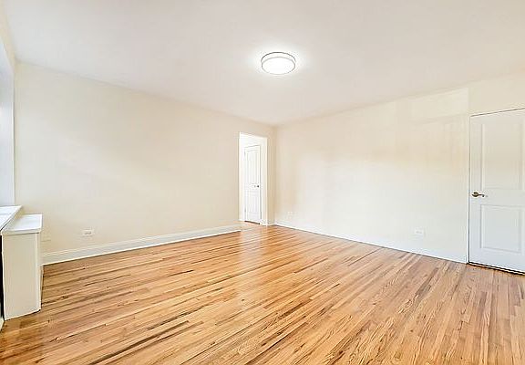 2nd image of 2070 20th Ln APT 1E