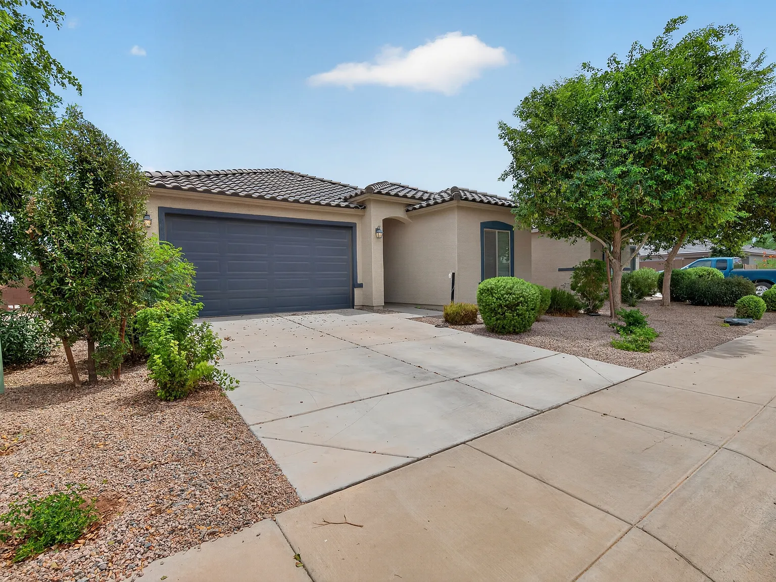 4 bed, 1901 sqft, $1,800 — Photo 2