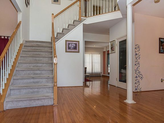 5th image of 8 Lyndsie Ct