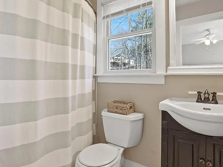 627 Lakeview Dr — Photo 23