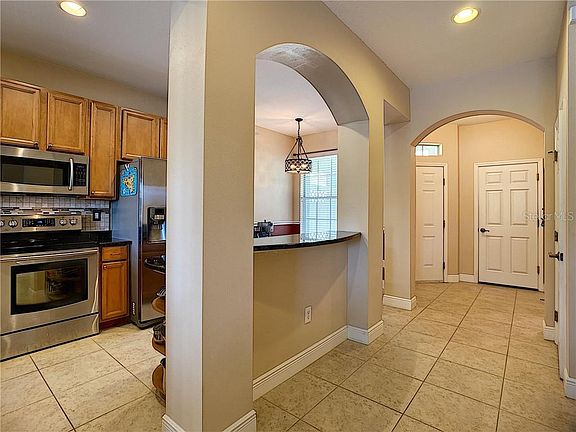 5th image of 2045 Park Crescent Dr