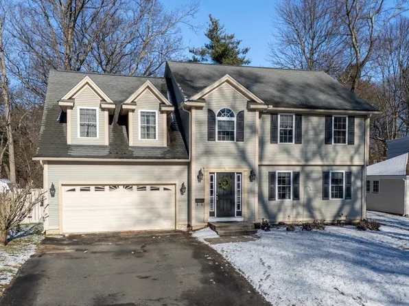 70 Hartwick St, Springfield, MA 01108