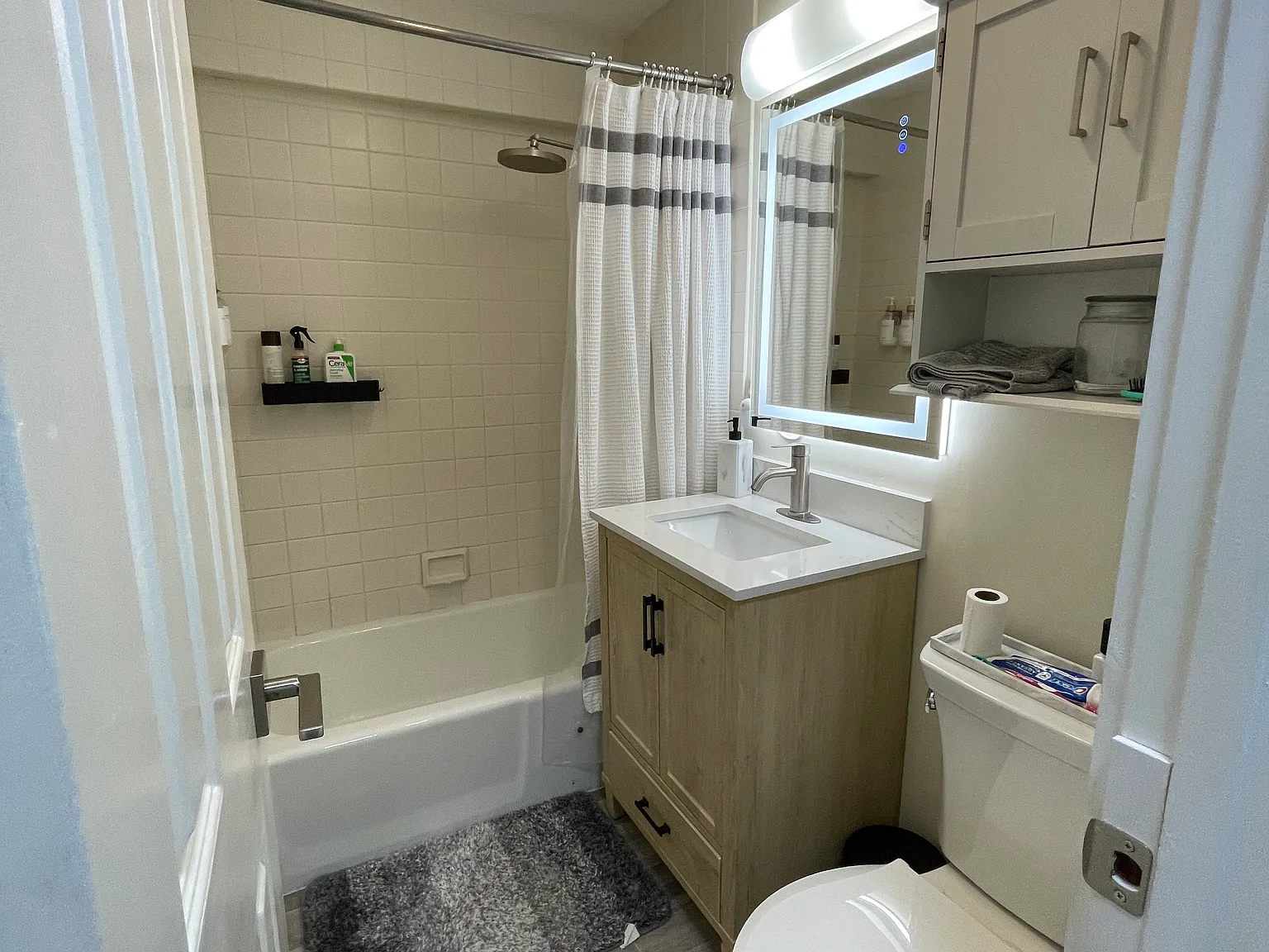 3 bed, 930 sqft, $2,397 — Photo 2