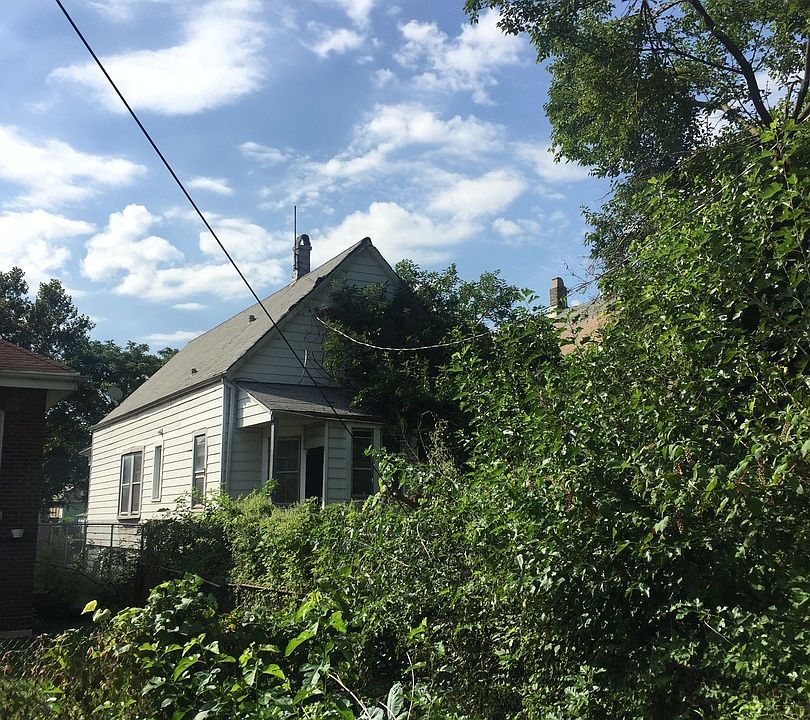2nd image of 1504 W 72nd St