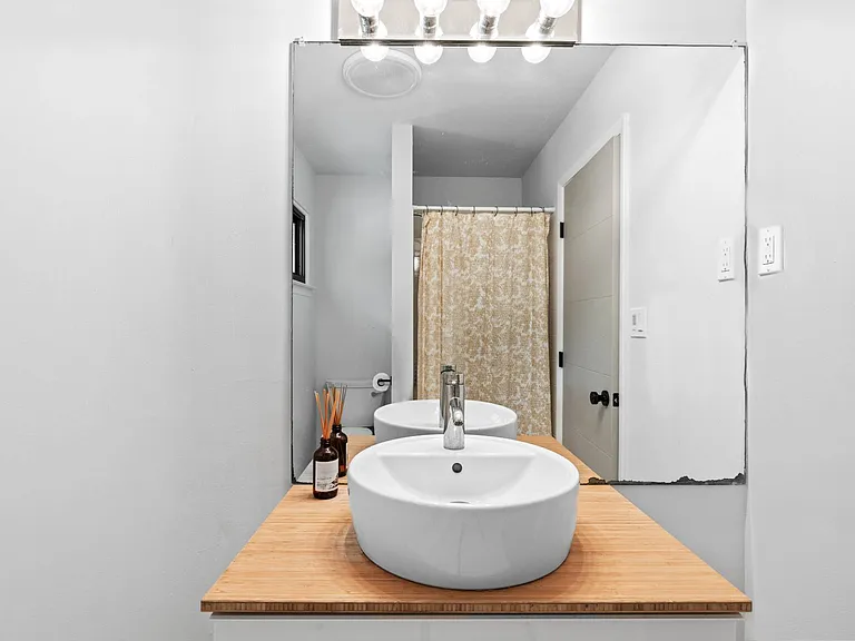 2 Skyes Neck Ct — Photo 18
