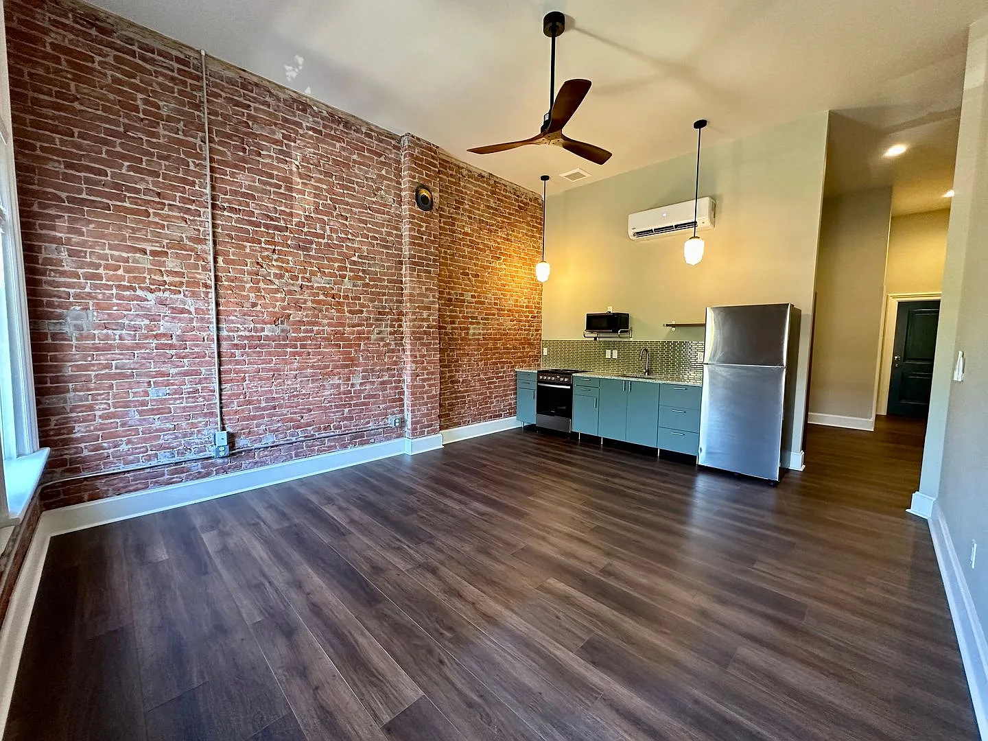 Modern Living with a Touch of Historic Charm — Photo 2