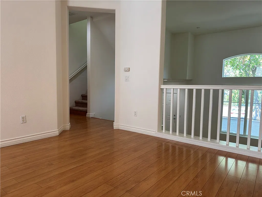 3 bed, 2.5 bath, 1502 sqft, $4,100 — Photo 3