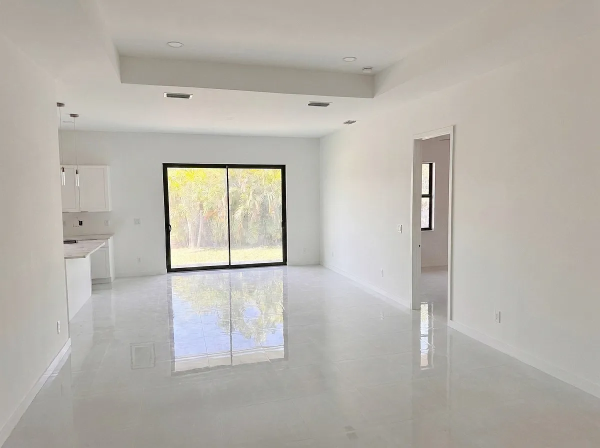 4 bed, 1904 sqft, $2,200 — Photo 4