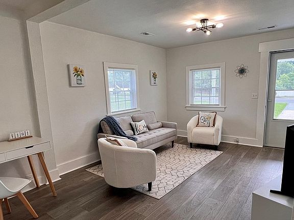 4th image of 1607 Millard St E
