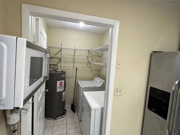 412 SW 10th Ct #412 — Photo 8