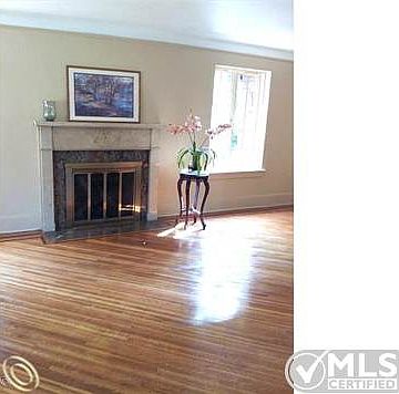 Muir-liv rm.jpg