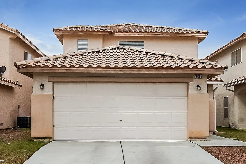 3 bed, 2.5 bath, 1831 sqft, $3,300 — Photo 1