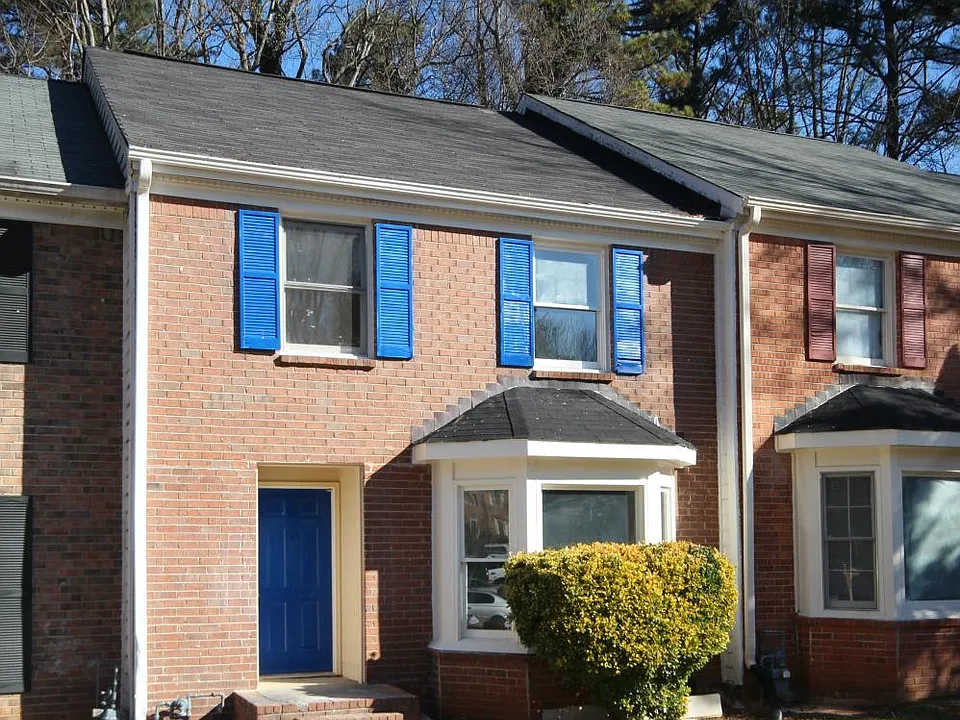731 Twin Brooks Ct SE