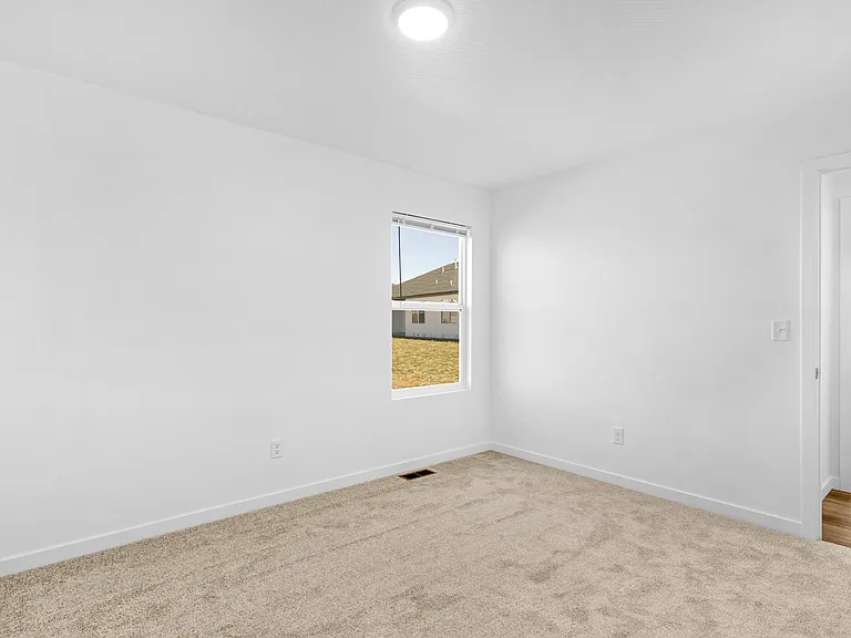 810 Lambert Cir — Photo 26