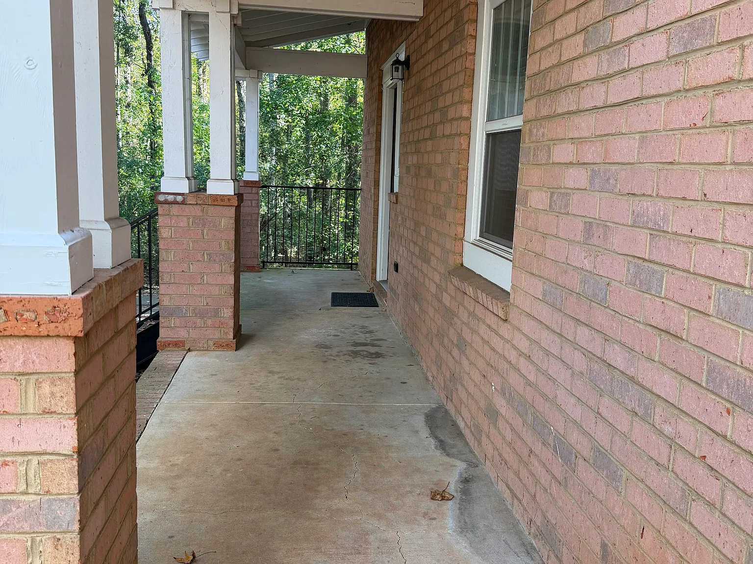 3 bed, 1296 sqft, $1,800 — Photo 2