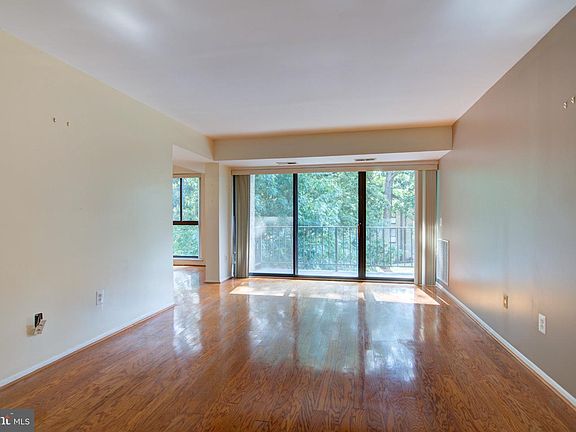 4th image of 2052 Royal Fern Ct APT 23/21C
