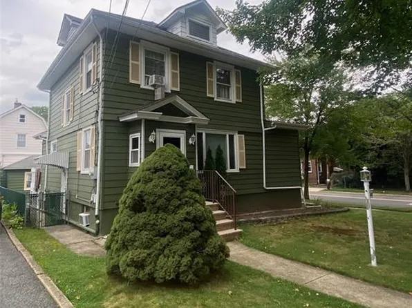 883 Ray Avenue, Ridgefield, NJ 07657