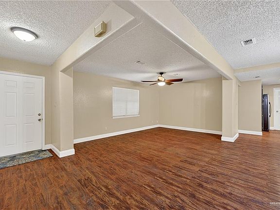 4th image of 1010 E Lincoln St