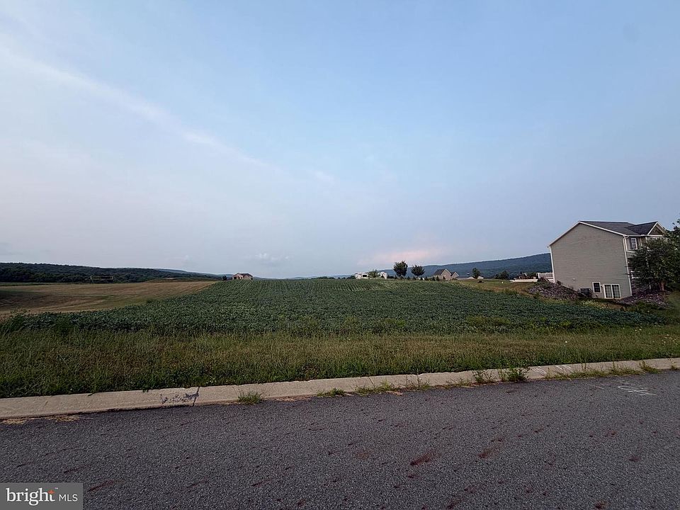 1st image of 32 Pheasant Hill Dr