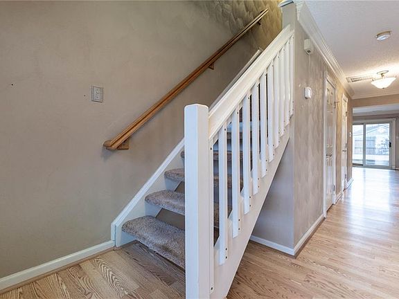 3rd image of 270 Mannings Ln