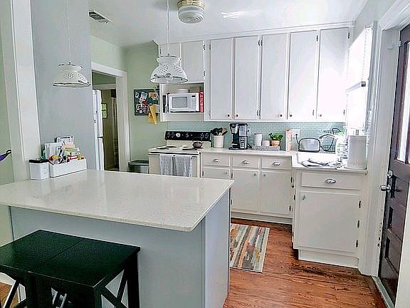 2nd image of 1414 N Duval St