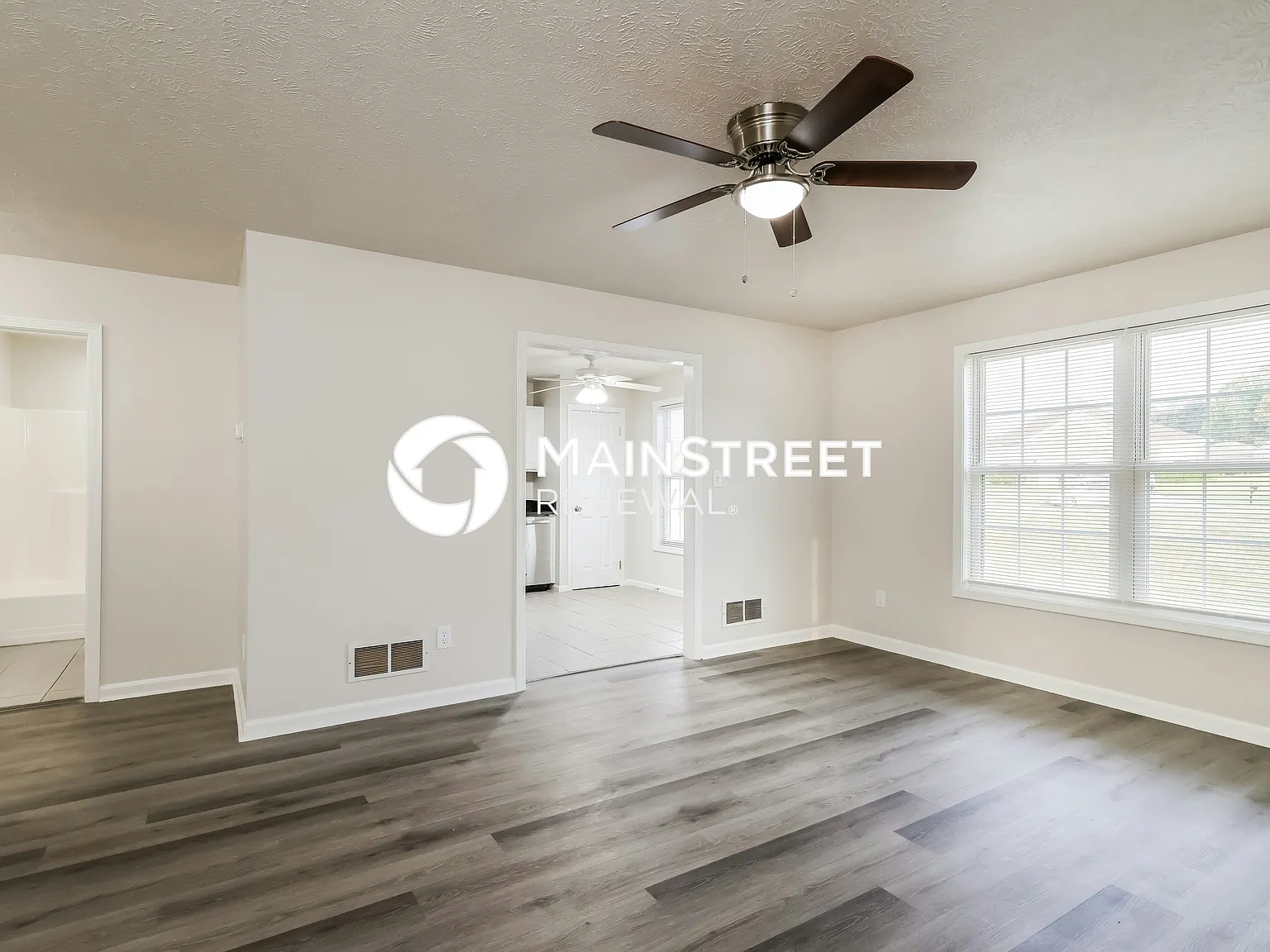 308 TEX AVE — Photo 3