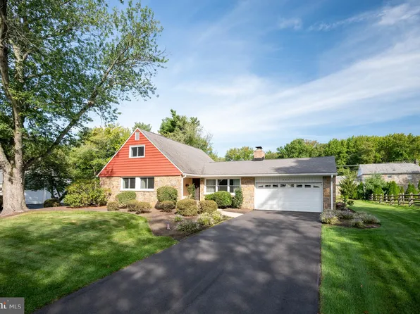 4667 Dartmoor Dr, Wilmington, DE 19803