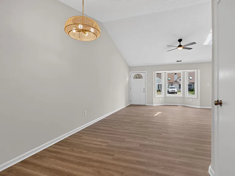 506 Biltmore Dr — Photo 9