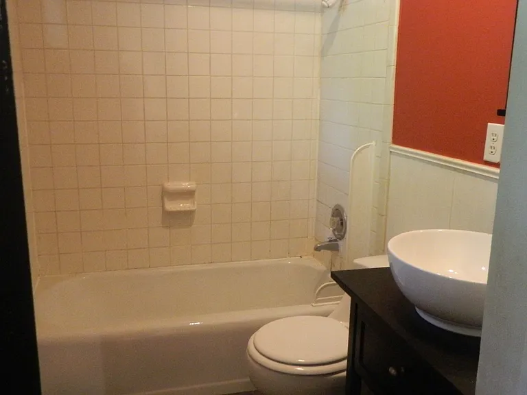 621 N Leverett Ave — Photo 7
