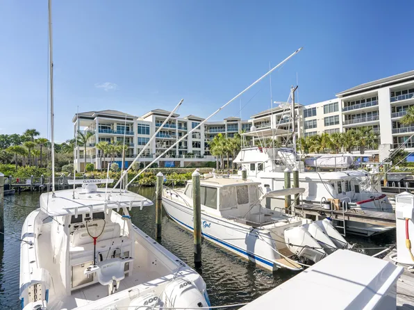 8404 Chapman Oak Court, Palm Beach Gardens, FL 33410