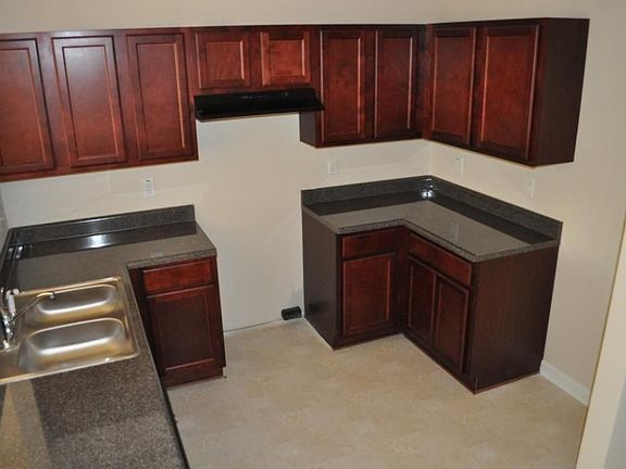 5th image of 388 Berckman Dr