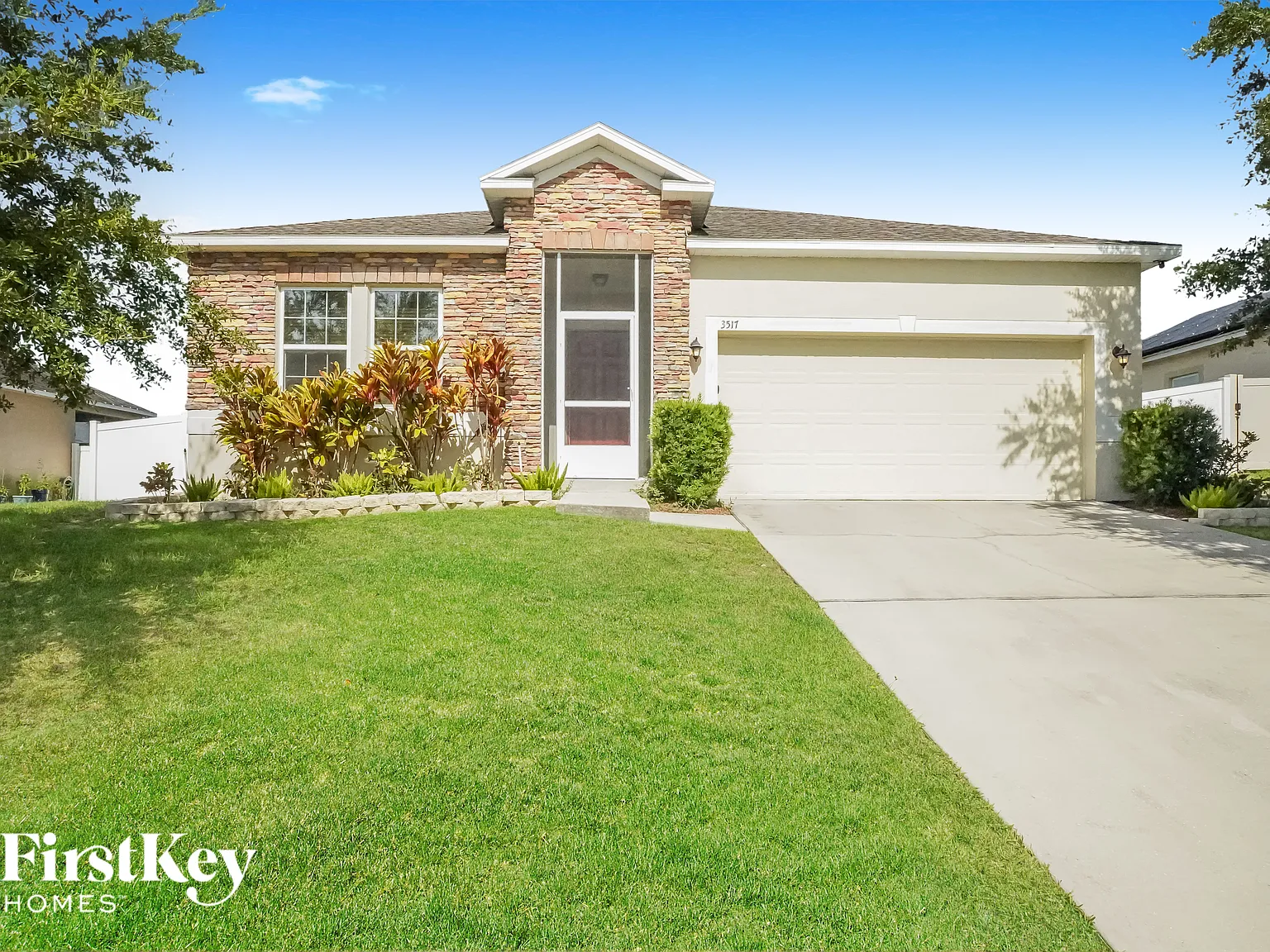 3 bed, 2.0 bath, 2000 sqft, $2,265 — Photo 1