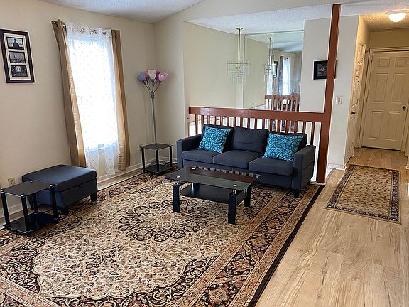 3rd image of 1020 Park Creek Cir