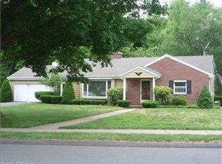 2 Willowbrook Rd, West Hartford, CT 06107