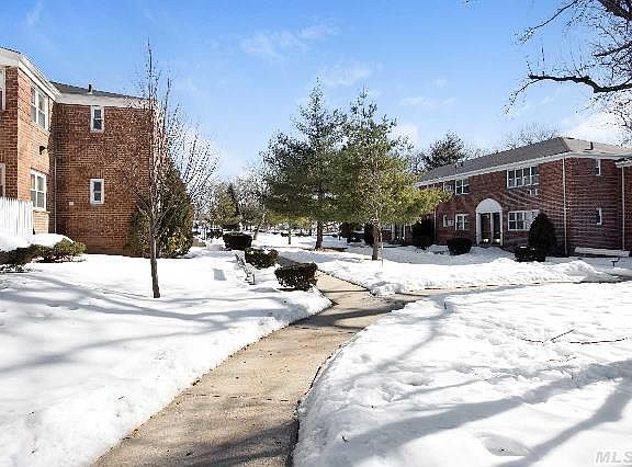 3rd image of 7811 Cloverdale Blvd