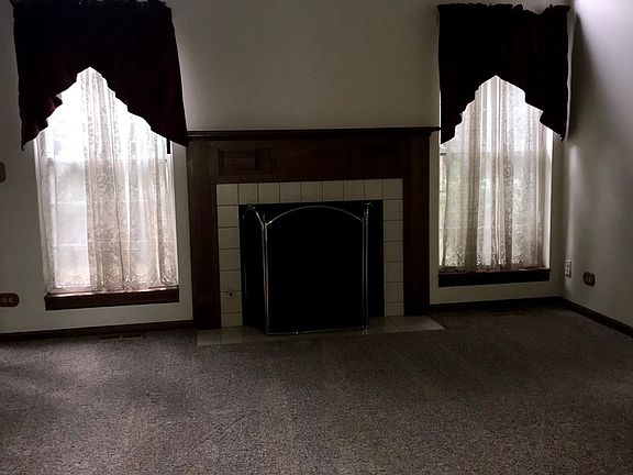 3rd image of 648 Hillview Ct