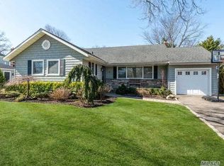 4 Spruce St, Garden City, NY 11530