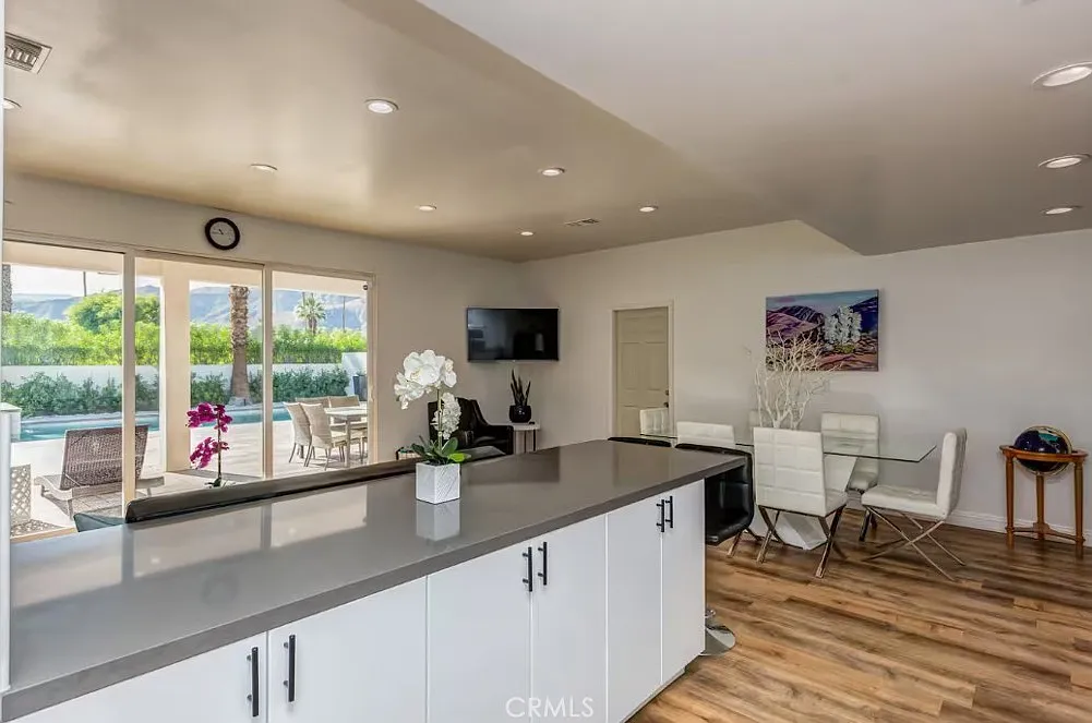 4 bed, 2000 sqft, $4,900 — Photo 4